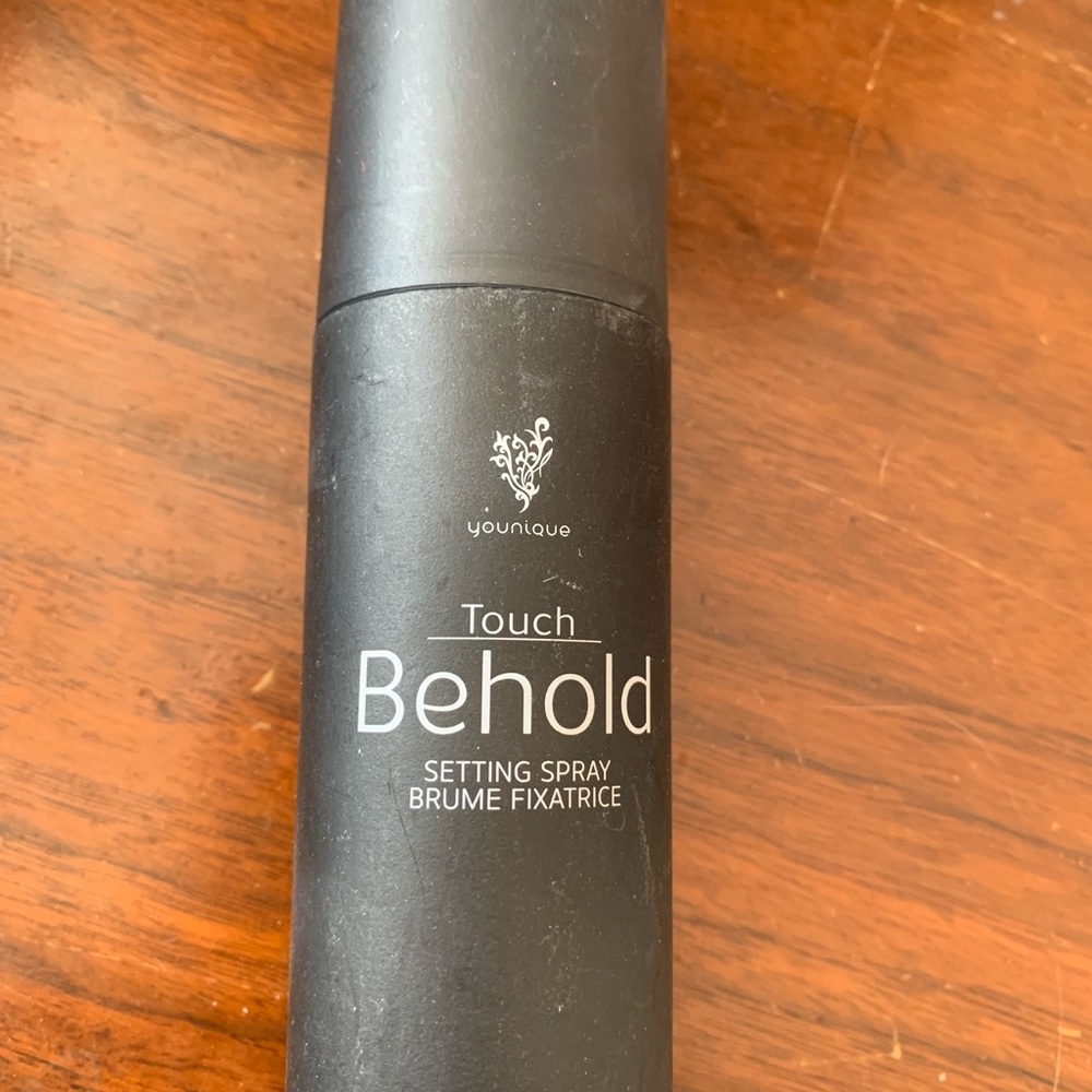 Younique setting spray